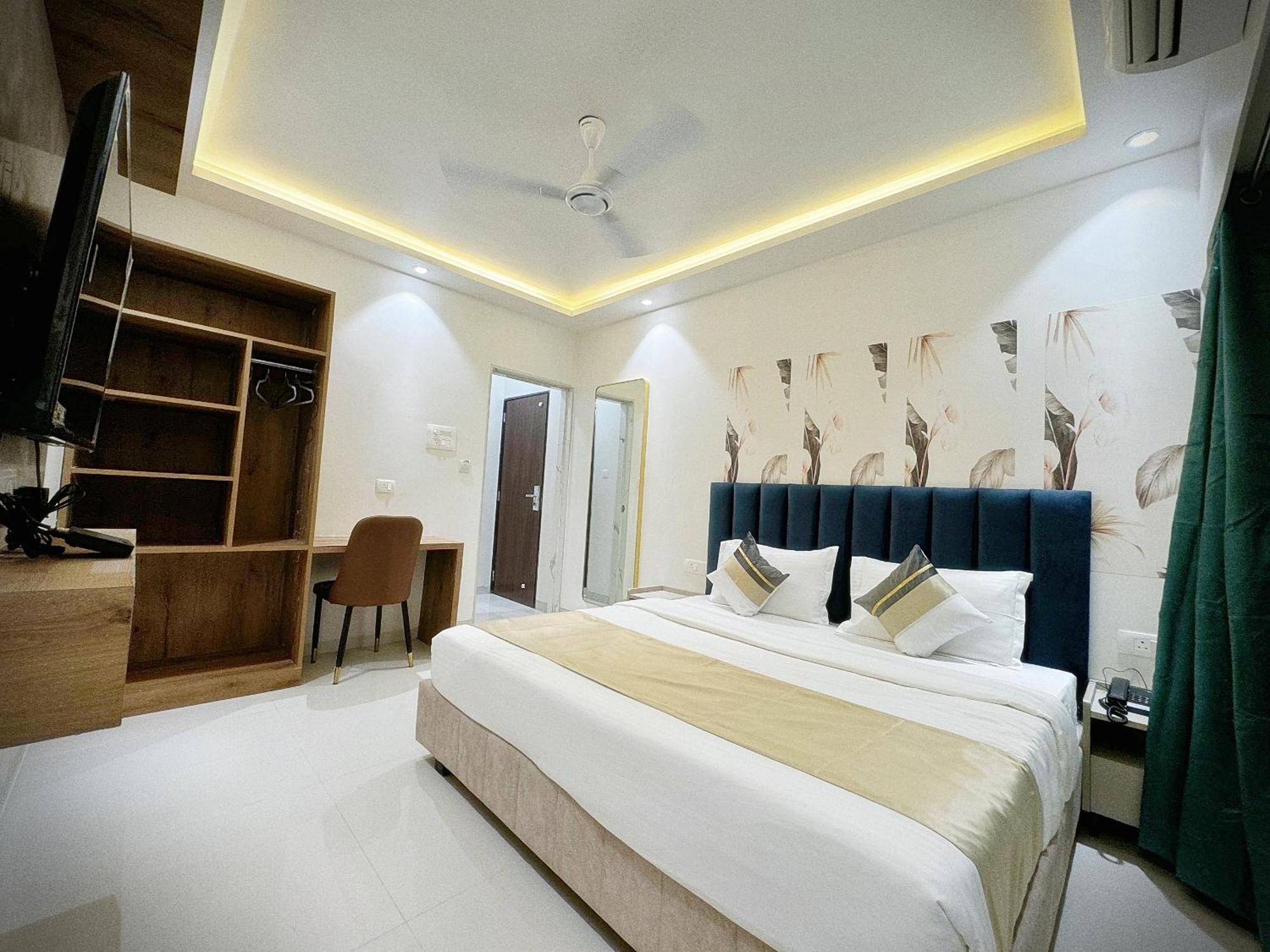 The Orion - Premium Apartments Мумбаи Экстерьер фото